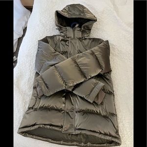 Aritzia Super Puff liquid shine modern taupe size S